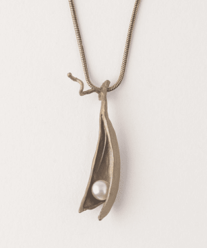 Pea Pod Pendant 1 Pearl